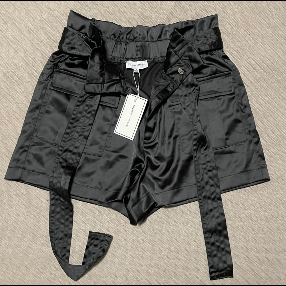 High-rise women shorts